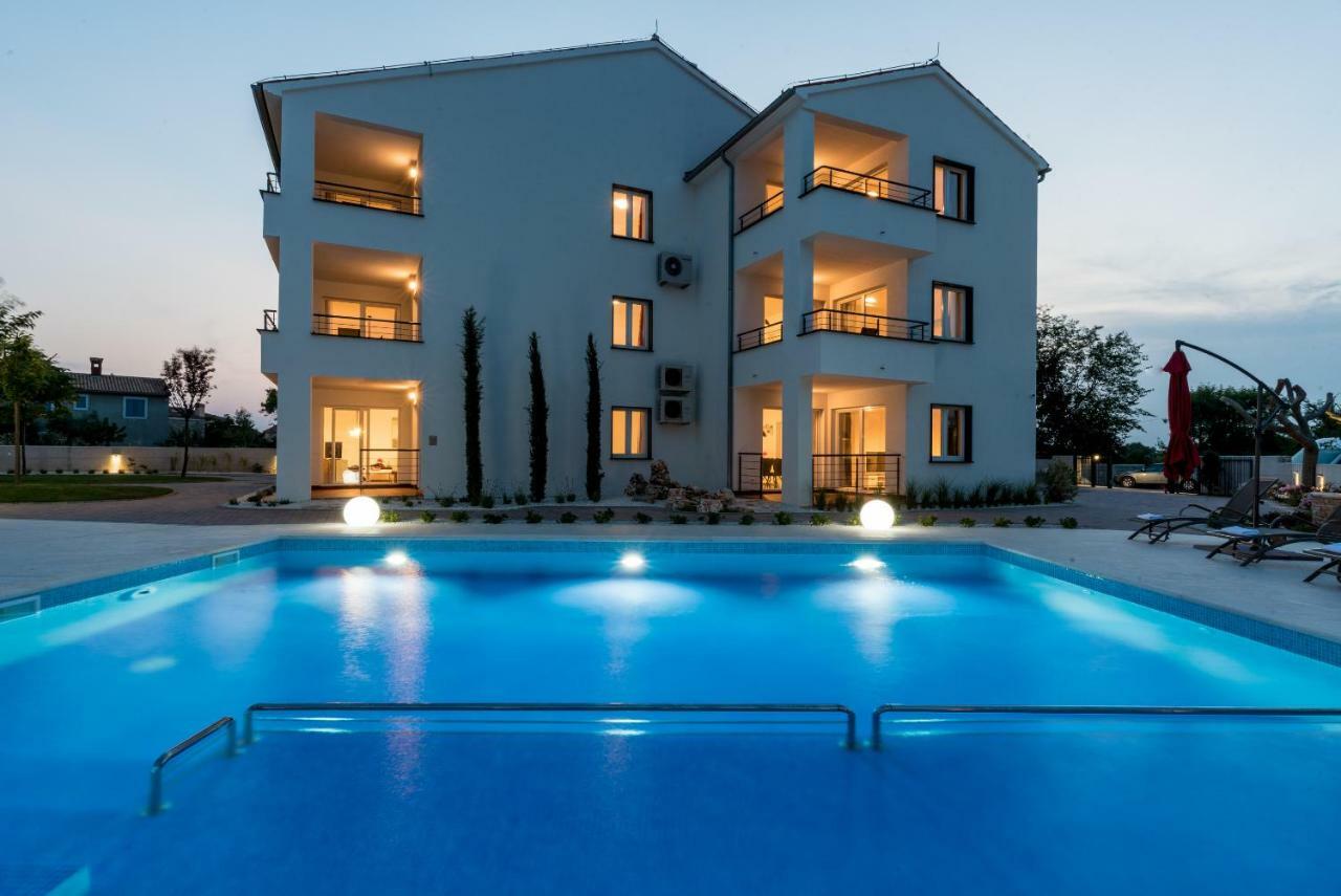 Villa Anja Peroj Exterior photo